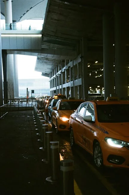 File de taxis jaunes à la sortie de l'aéroport d'Orio al Serio, Bergame