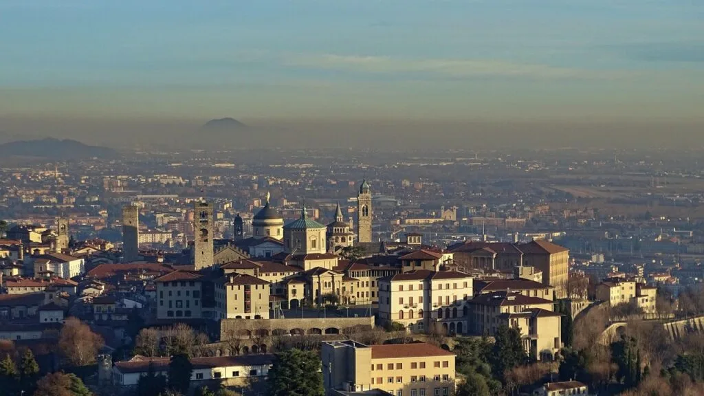 Panorama de la cité haute de Bergame avec ses clochers.