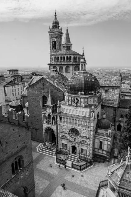 Façade ornée de la Chapelle Colleoni et cathédrale de Bergame.