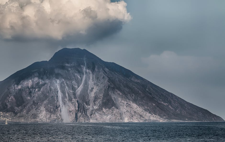 Wejście na szczyt Stromboli nocą
