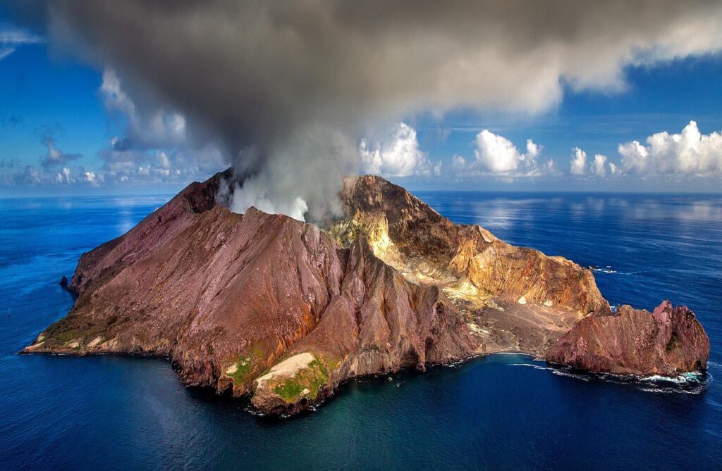 Zonsondergang bij de vulkanische krater van Vulcano