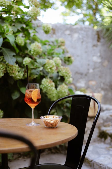 Dziedziniec w Genui z aperitivo