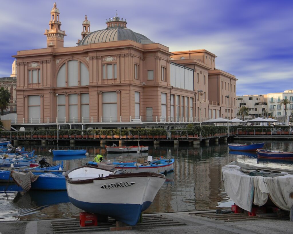 Wejście do Galata Museo del Mare nad portem w Genui