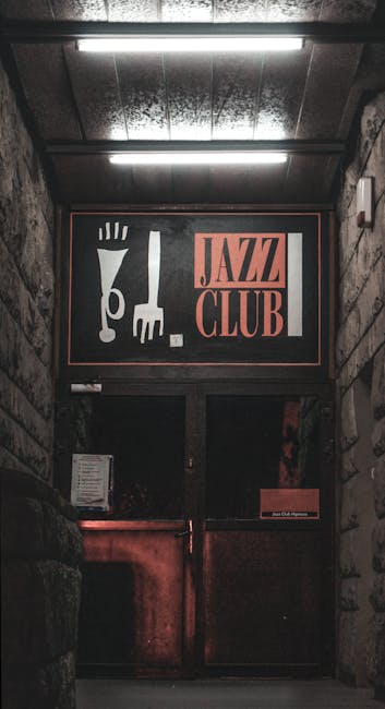 Entrée d'un jazz club à Gênes avec enseigne 'JAZZ CLUB'