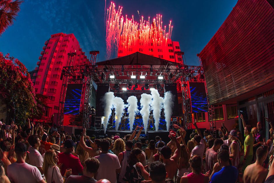 Letni festiwal muzyczny na scenie plenerowej w Porto Antico