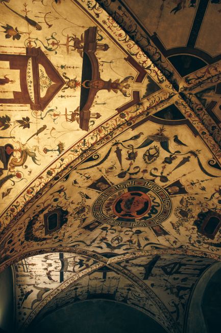 Plafond peint richement décoré aux Palazzi dei Rolli de Gênes
