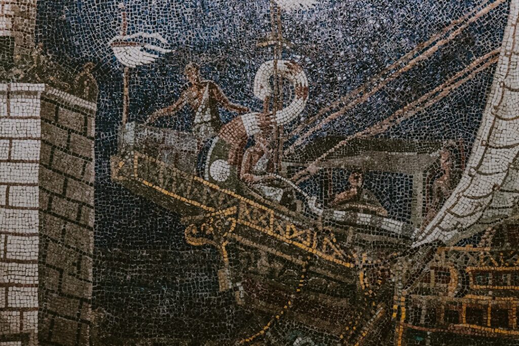 Dettaglio di una processione di santi in mosaico nella Basilica di Sant'Apollinare