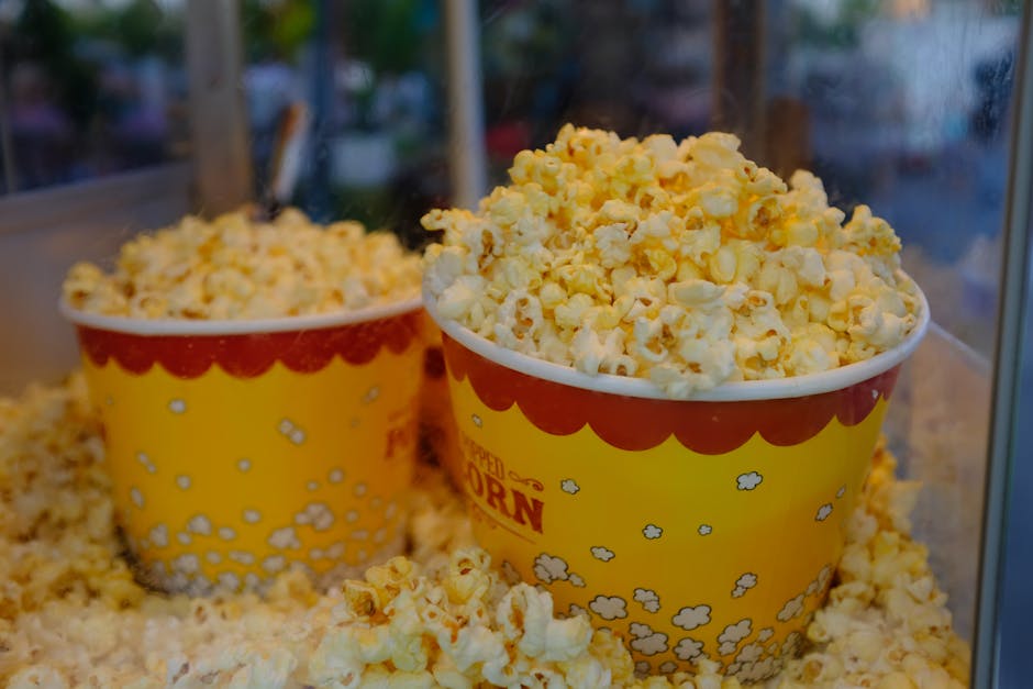 Seaux de popcorn fraîchement préparés pour la semaine du cinéma à Ravenne