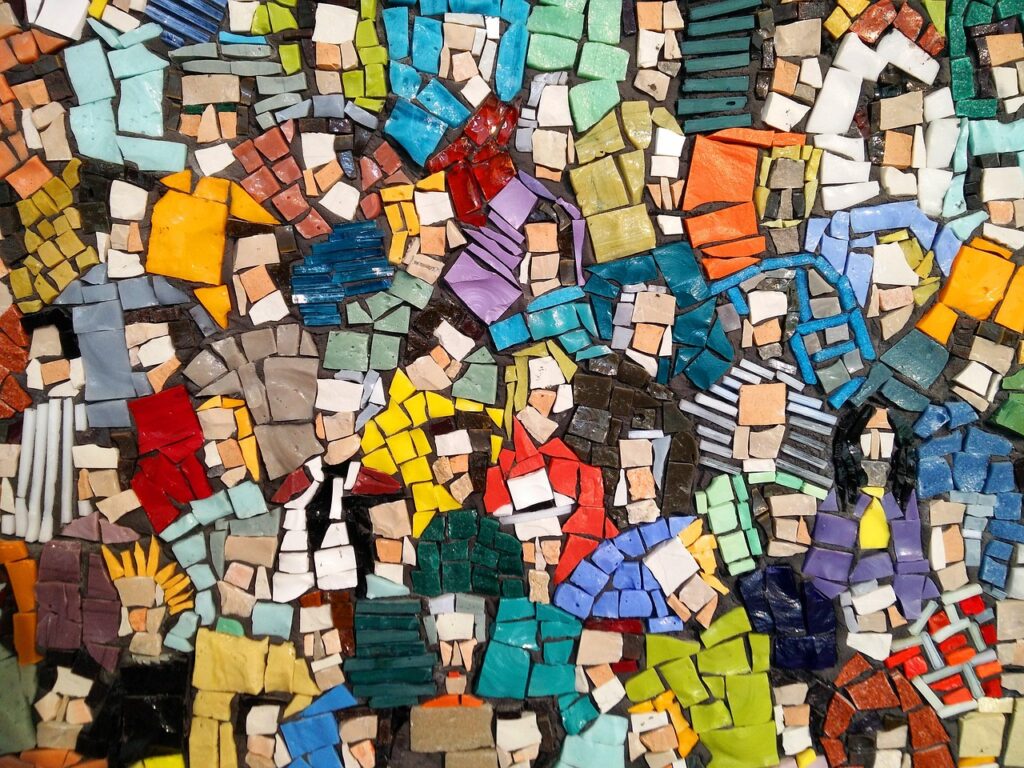 Détail de mosaïque contemporaine colorée à la Biennale de Ravenne