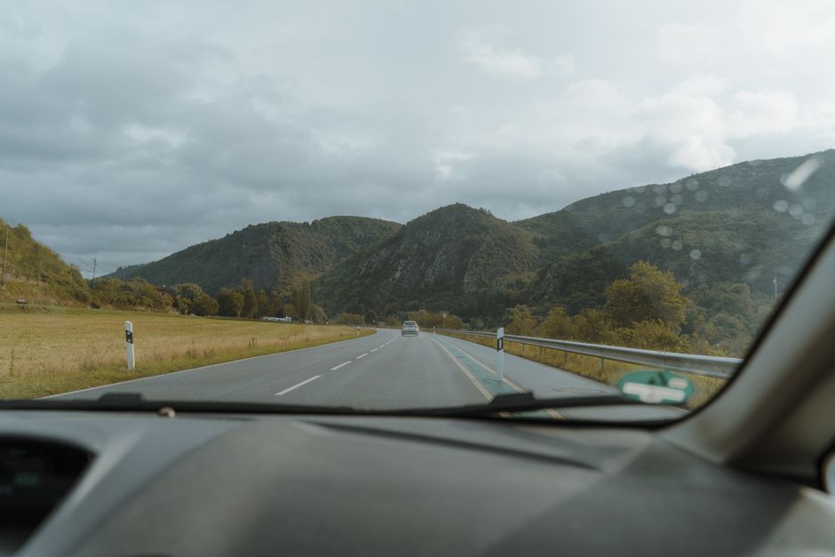 Strada attraverso la campagna di Modena verso le acetaie