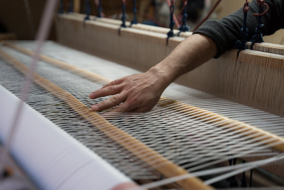 Textilhandwerker in Anacapri webt mediterrane Muster