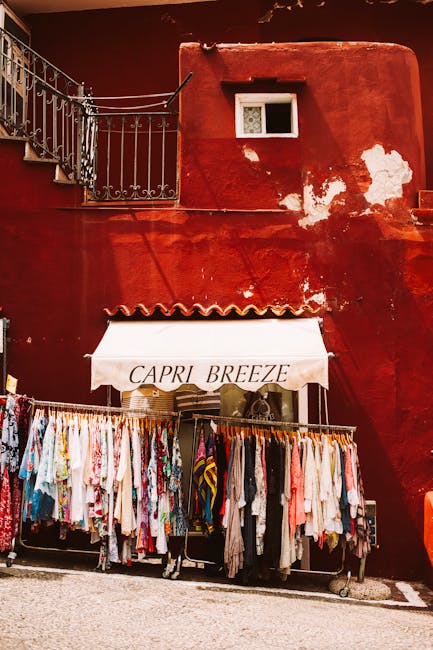 Cafés und Boutiquen an der Piazzetta am Morgen, Capri