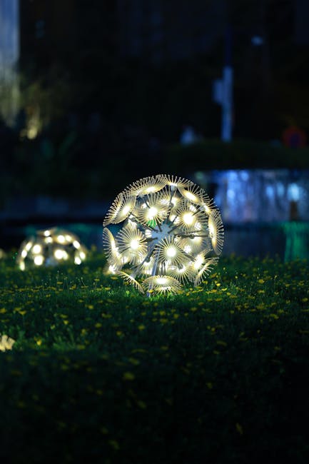 Installazione luminosa a forma di sfera nei giardini del Lago Maggiore