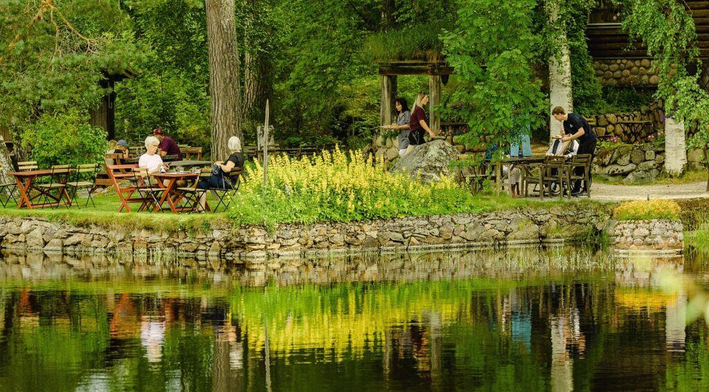 See-Café am Lago Maggiore, Taucher entspannen sich nach dem Tauchgang