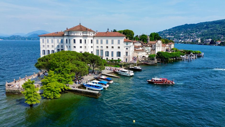 Bateaux amarrés près de la villa sur Isola Bella, Lac Majeur