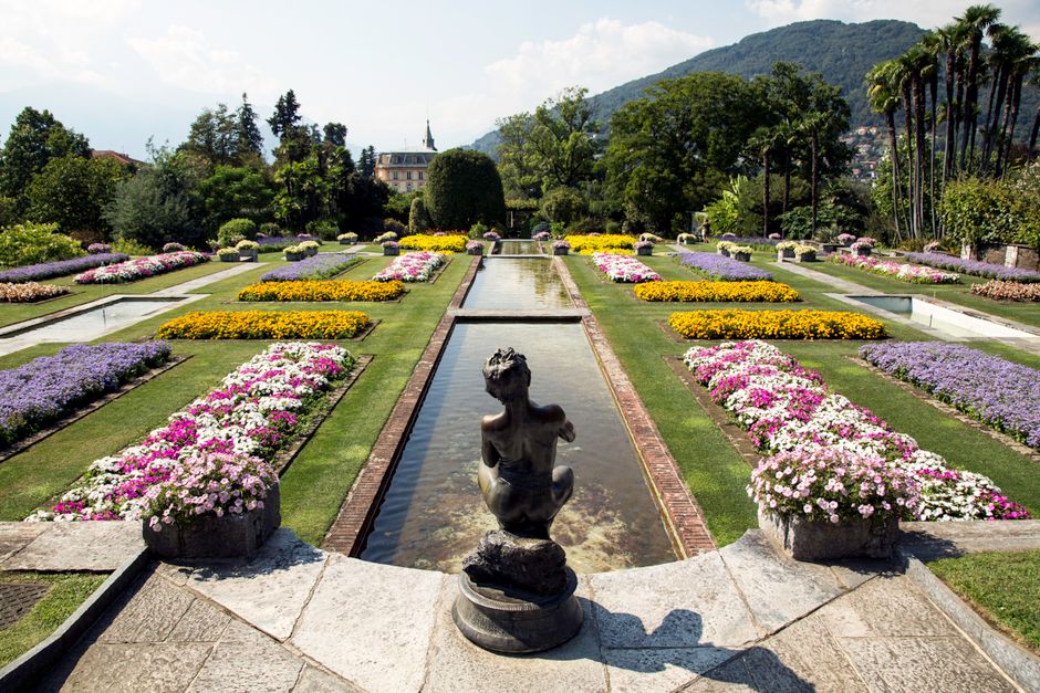 Jardins de la Villa Taranto au bord du Lac Majeur, allées fleuries