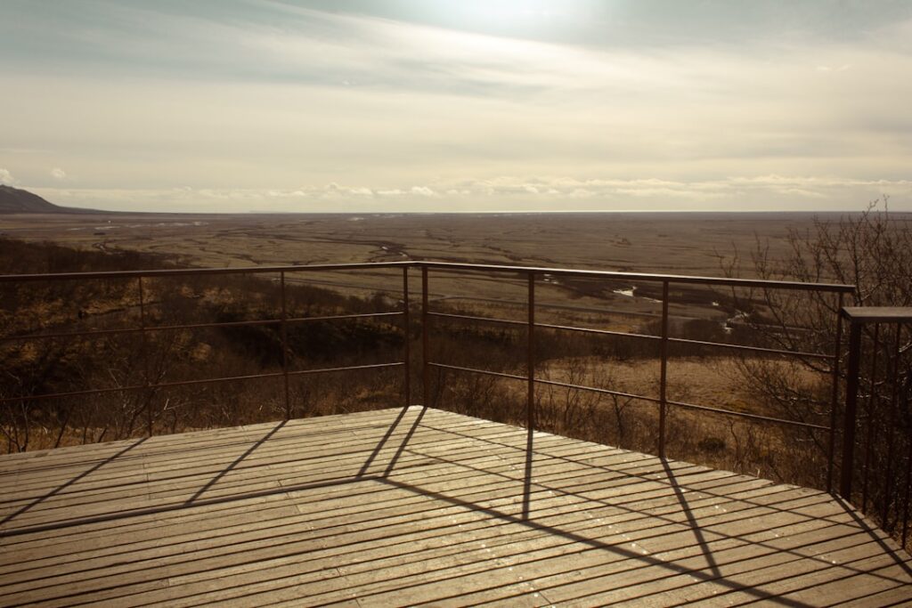 Belvedere per il birdwatching sull'Isola Polvese al mattino