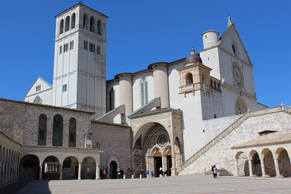 Facciata e campanile della Basilica di San Francesco ad Assisi, Umbria