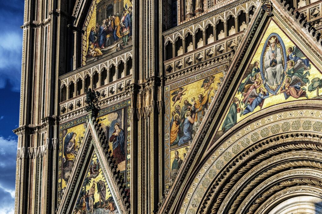 Détails de mosaïques dorées sur la façade du Duomo d'Orvieto, Ombrie