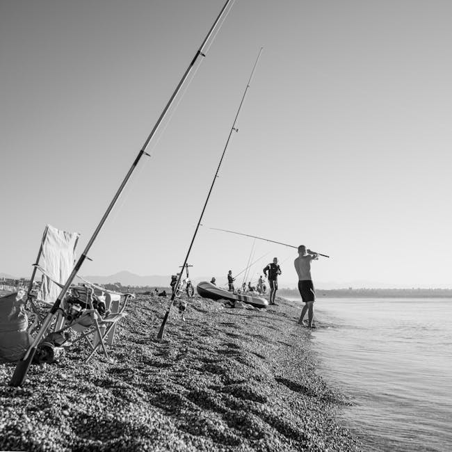 Zandstrand van Pozzuolo met vissers in de ochtend