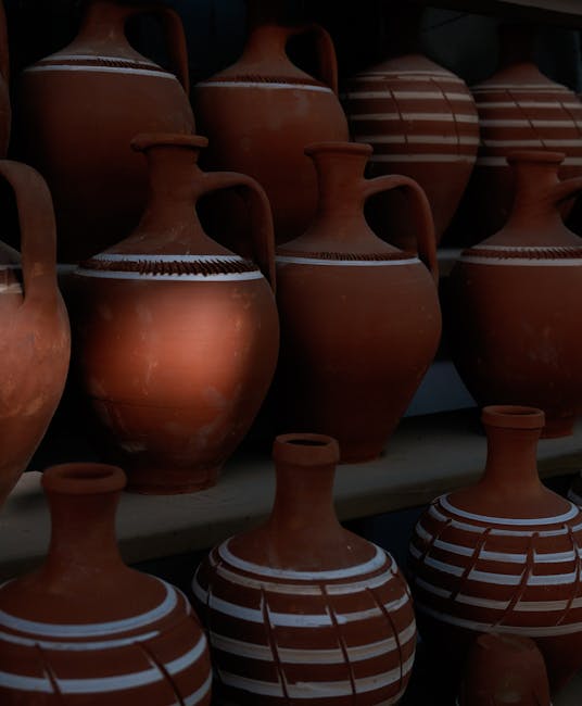 Traditionelle Keramik aus rotem Ton an der ionischen Küste bei Locri