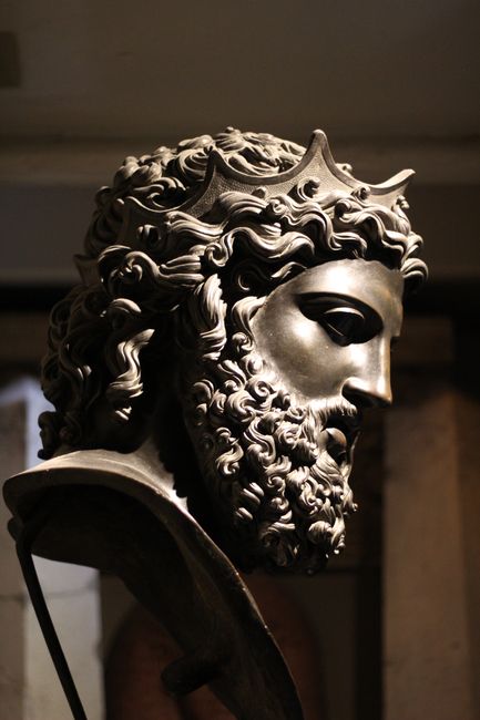 Tête de bronze d'un guerrier, chef-d'œuvre du musée de Riace, Calabre