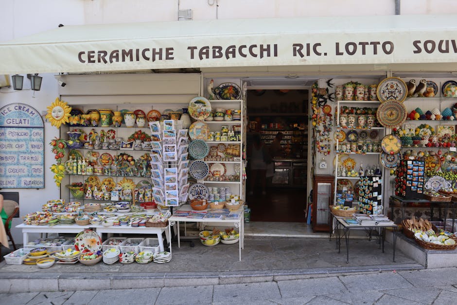 Boutique de céramiques colorées en vitrine dans les rues de Trente