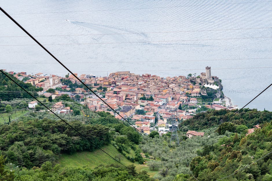 Vue depuis la télécabine sur Malcesine et son château