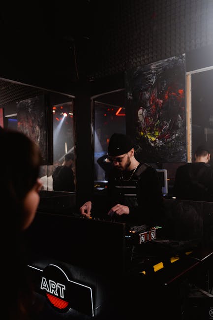 DJ miksujący w klubie Art w Trento