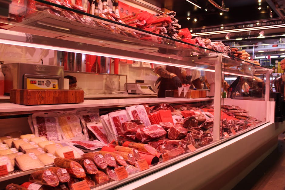 Comptoir de charcuterie et fromages dans une épicerie fine de Trente