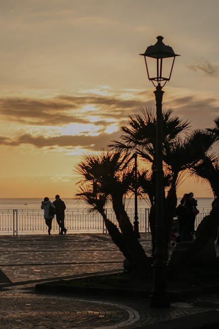 Coucher de soleil sur le front de mer du Lungomare de Bari