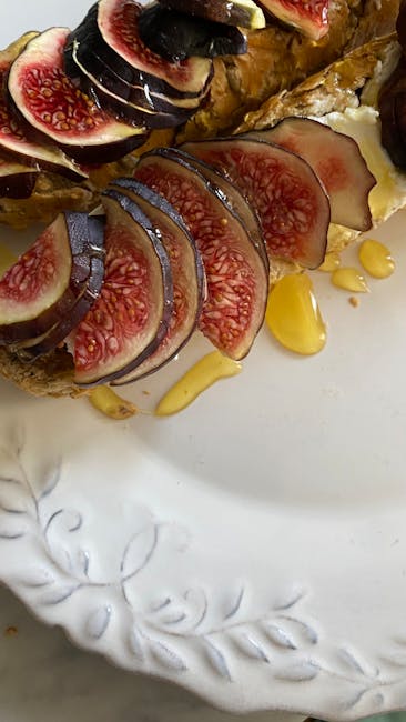 Sliced figs and honey on toasted focaccia served on a decorative plate in Bari