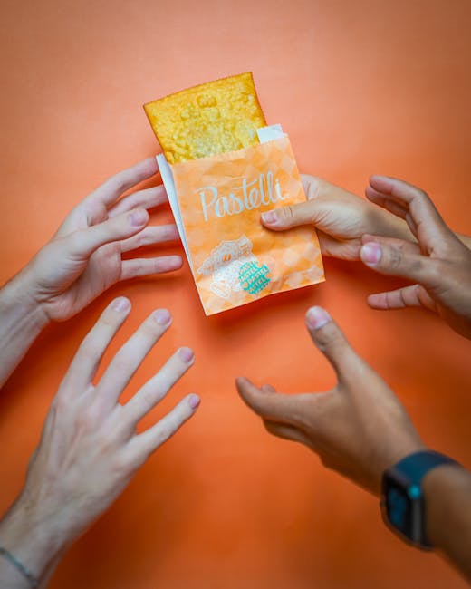 groep die panzerotti deelt bij een streetfoodplek in Bari