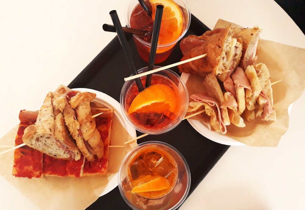 Vassoio assortito di aperitivi siciliani