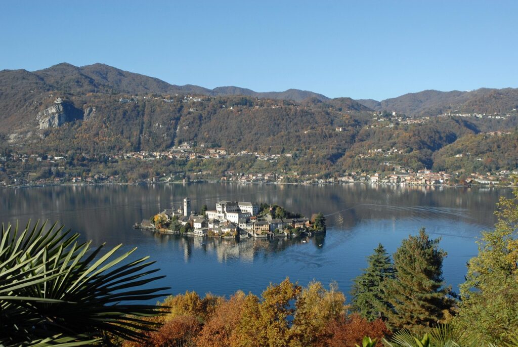 Basilika auf Isola San Giulio mit Fresken