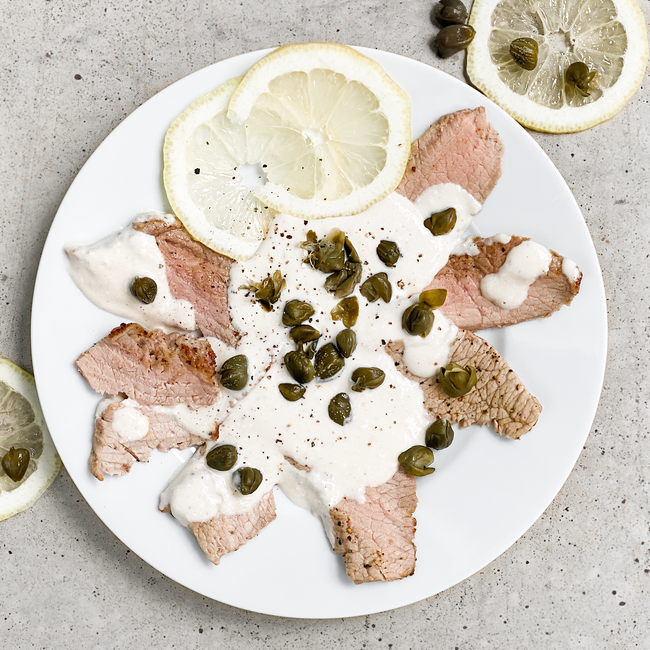 Platte met vitello tonnato, citroen en kappertjes, Piémontse stijl
