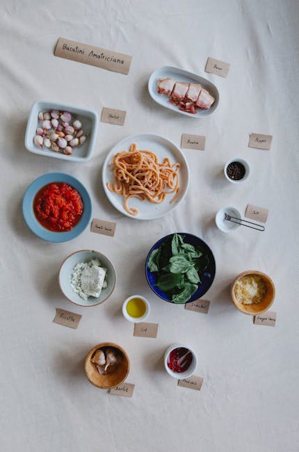 Ingredienti per la pasta all'Amatriciana disposti su tovaglia, Lazio