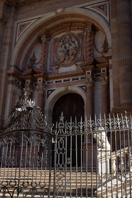 Historisch ijzeren hek bij de kathedraal van Viterbo