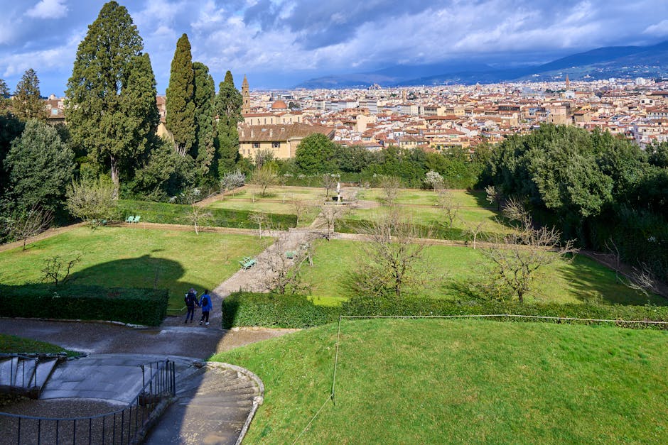 Giardino terrazzato con vista sulla città del Lazio