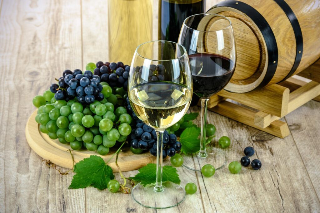 Degustacja wina w rustykalnej piwnicy Castelli Romani