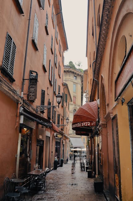 Caffè con vista su un vicolo medievale di Perugia