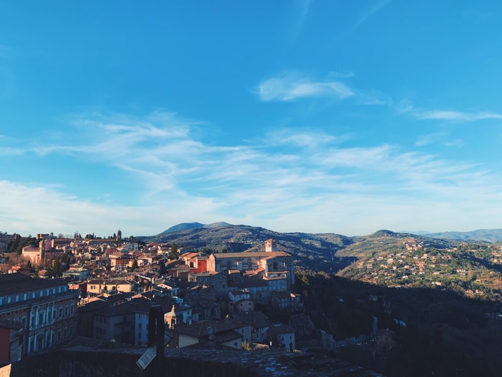 middeleeuwse straat in Perugia bij zonsopgang