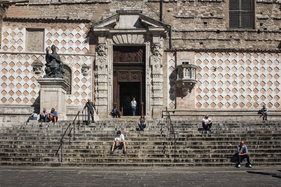 Piazza IV Novembre met fontein en kathedraal