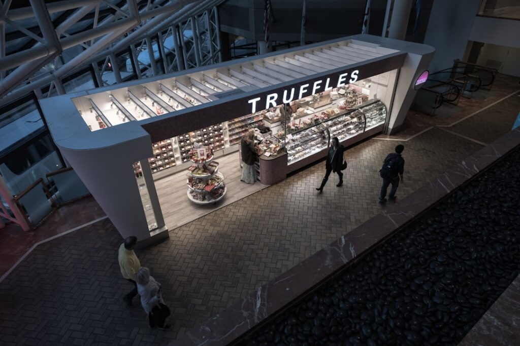etalage met truffelproducten in winkel