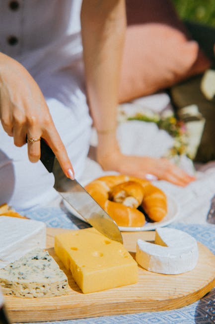 Picnic ad Atene con un tagliere di formaggi
