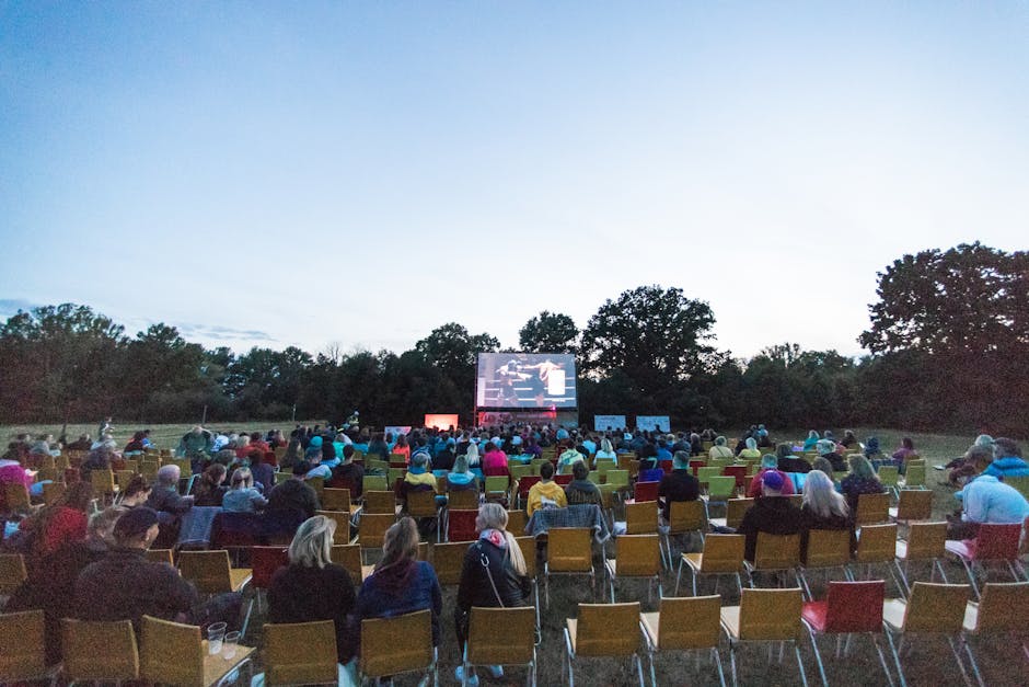 Crowd and seating at Cine Thisio open-air cinema at night