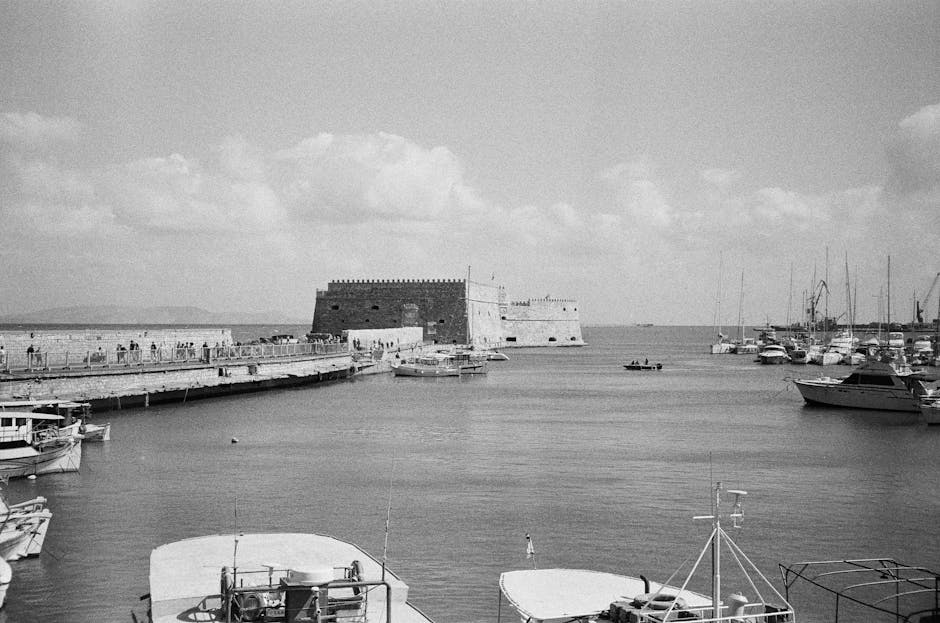 Haven met Koules-fort en aanlegsteiger in Heraklion, Kreta