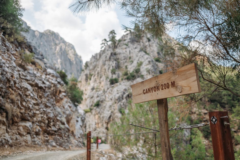 Houten bord 'Canyon 200 m' bij pad naar Imbros-kloof op Kreta