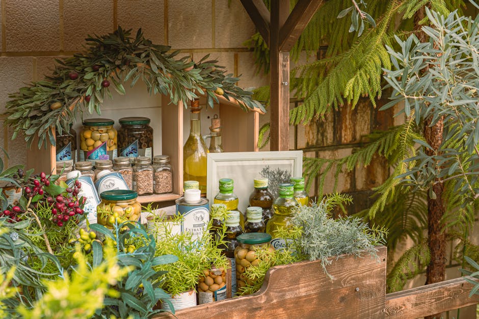 Stand mit kretischem Olivenöl, eingelegten Oliven und Kräutern
