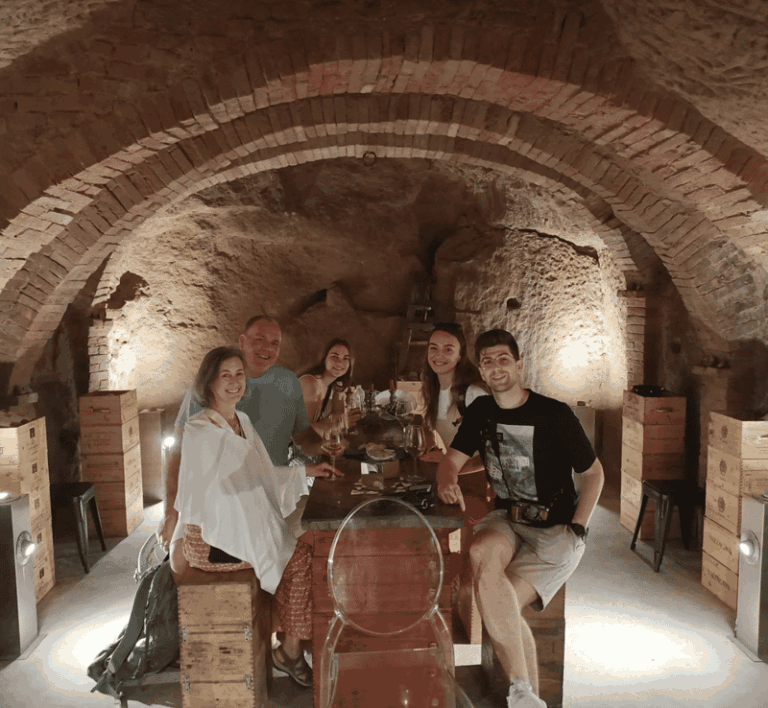 Dégustation de vins en grotte